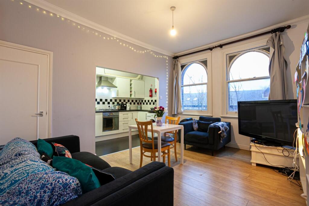 Main image of property: £145pppw Wilmslow Road, Withington