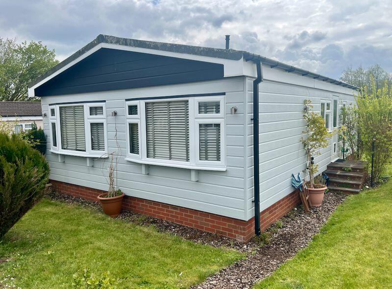 2 bedroom park home for sale in Holly Lodge, Lower Kingswood, Surrey., KT20