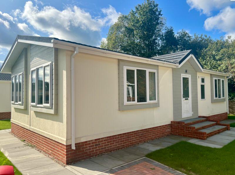 2 bedroom park home for sale in Water End Park, Basingstoke, RG24
