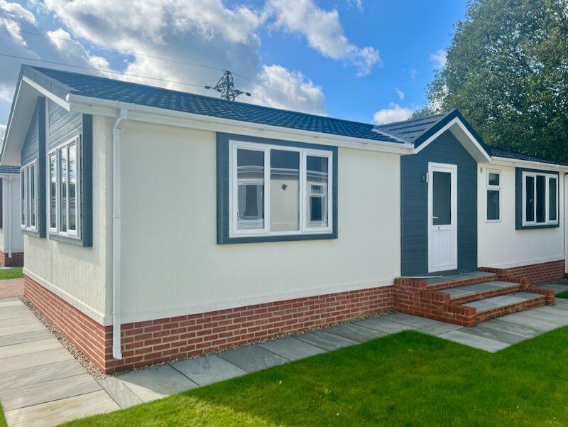 2 bedroom park home for sale in Water End Park, Basingstoke, RG24