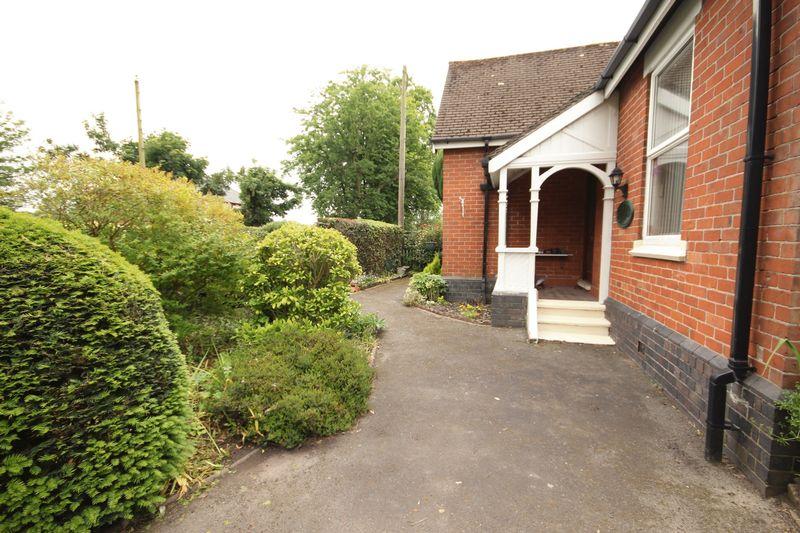 2 bedroom detached bungalow for sale in Newhall Road, Swadlincote