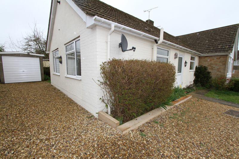 2 bedroom semidetached bungalow for sale in Horton Road, Middleton Cheney. INVESTMENT BUYERS