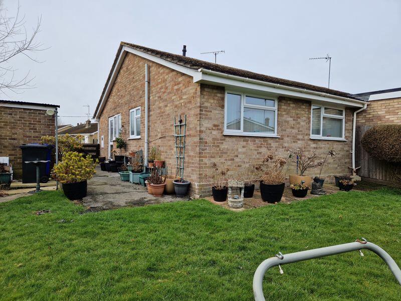 2 bedroom semidetached bungalow for sale in Bridgewater Road, Brackley