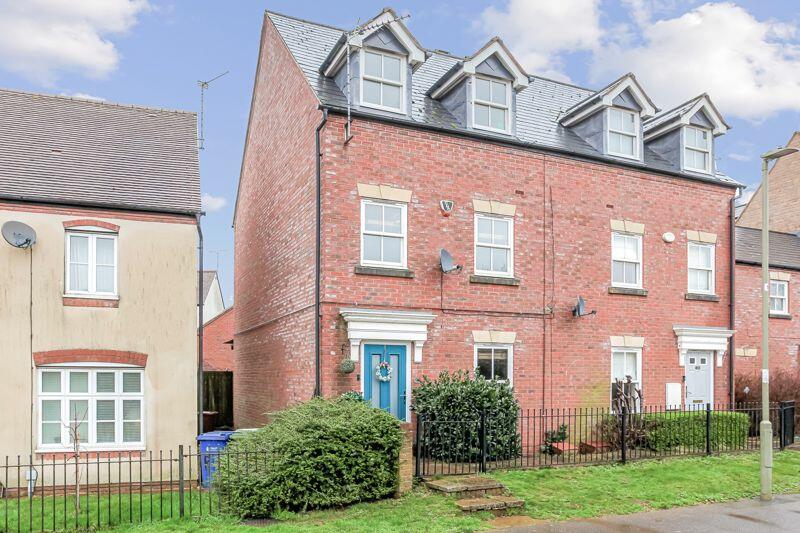 3 bedroom terraced house for sale in Usher Drive, Banbury, OX16