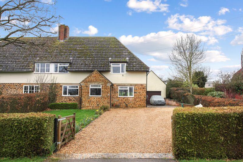 4 bedroom semidetached house for sale in Ducketts Lane, Farnborough, OX17
