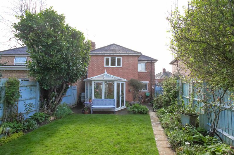 3 bedroom semidetached house for sale in Cromwell Road, Banbury, OX16