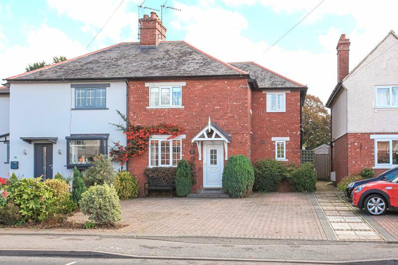 3 bedroom semidetached house for sale in Bloxham Road, Banbury, OX16