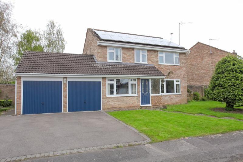4 bedroom detached house for sale in Gauntlets Close, Bloxham, OX15