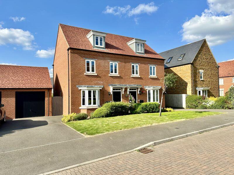 3 bedroom semidetached house for sale in The Robins, Adderbury, OX17