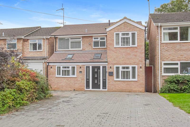 4 bedroom detached house for sale in Tadmarton Road, Bloxham, OX15