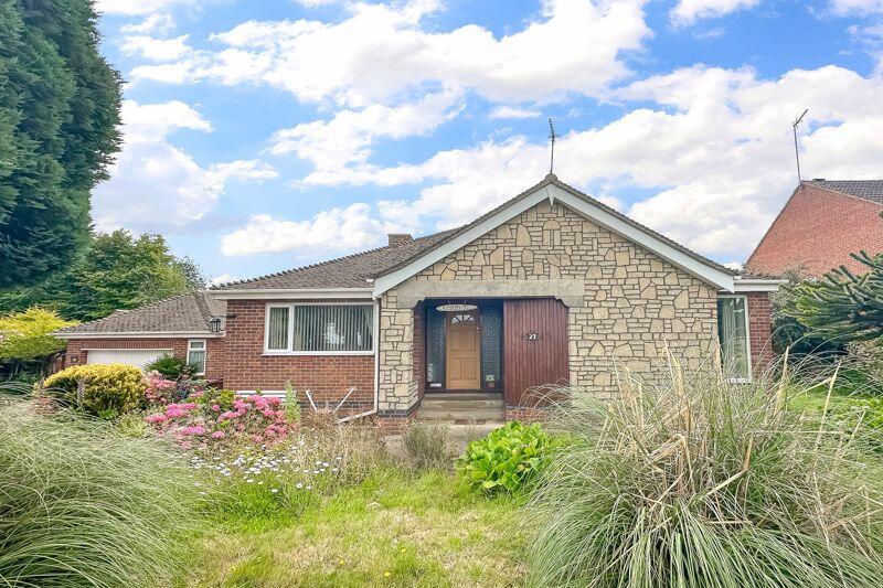 3 bedroom detached bungalow for sale in Leigh Grove, Banbury, OX16