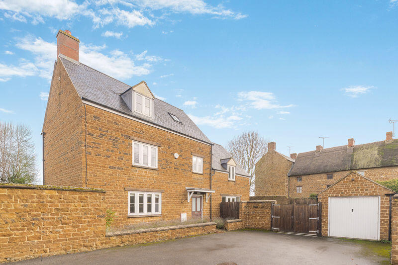 Main image of property: Sydenham Close, Adderbury 
