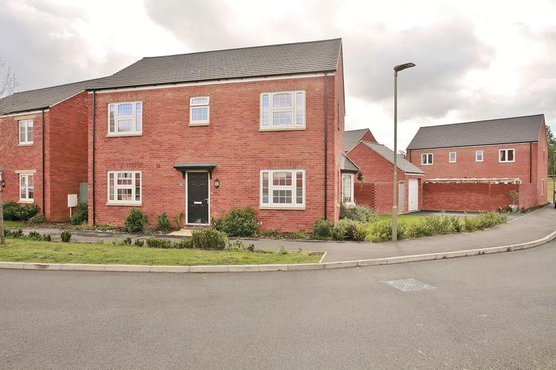 4 bedroom detached house for sale in Bartlett Road, Bloxham, OX15