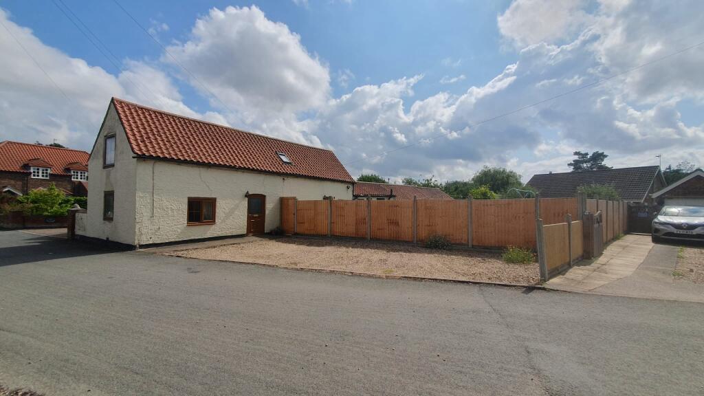Main image of property: Colbrook Cottage, Hallgarth, Marshchapel, Grimsby DN36 5TQ