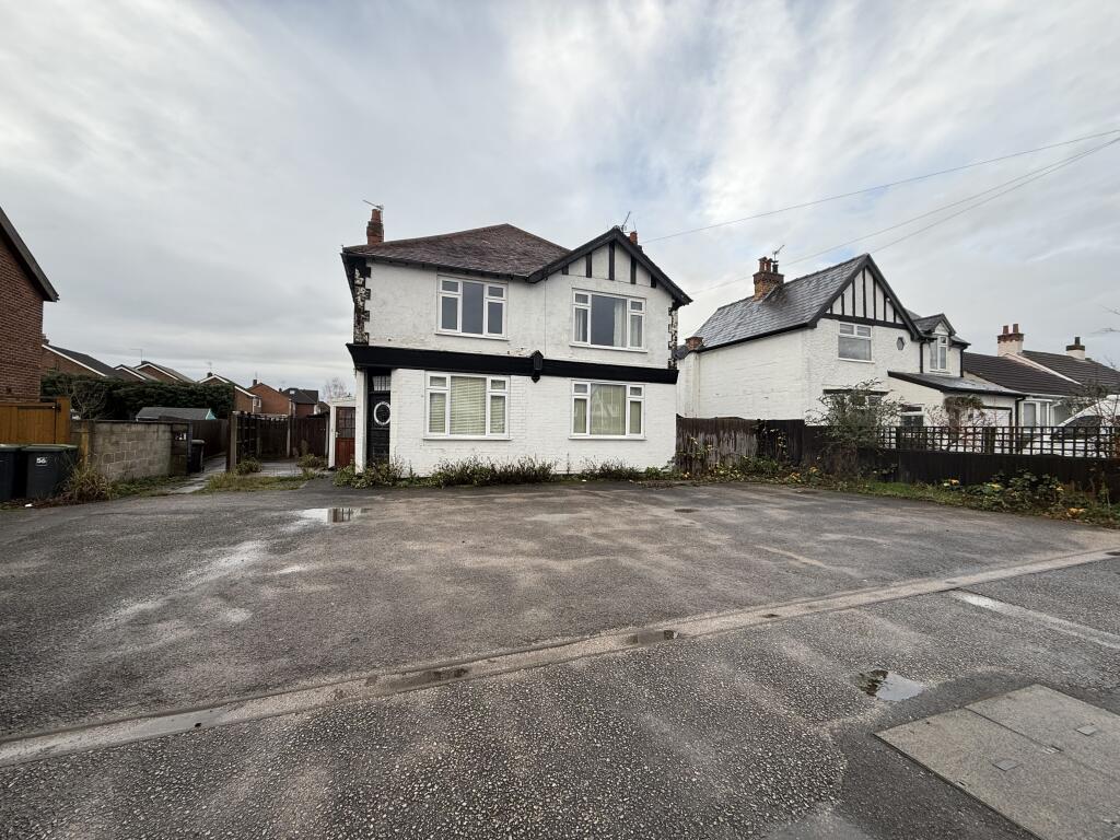 Main image of property: 52 Attenborough Lane, Beeston, Nottingham NG9 5JW