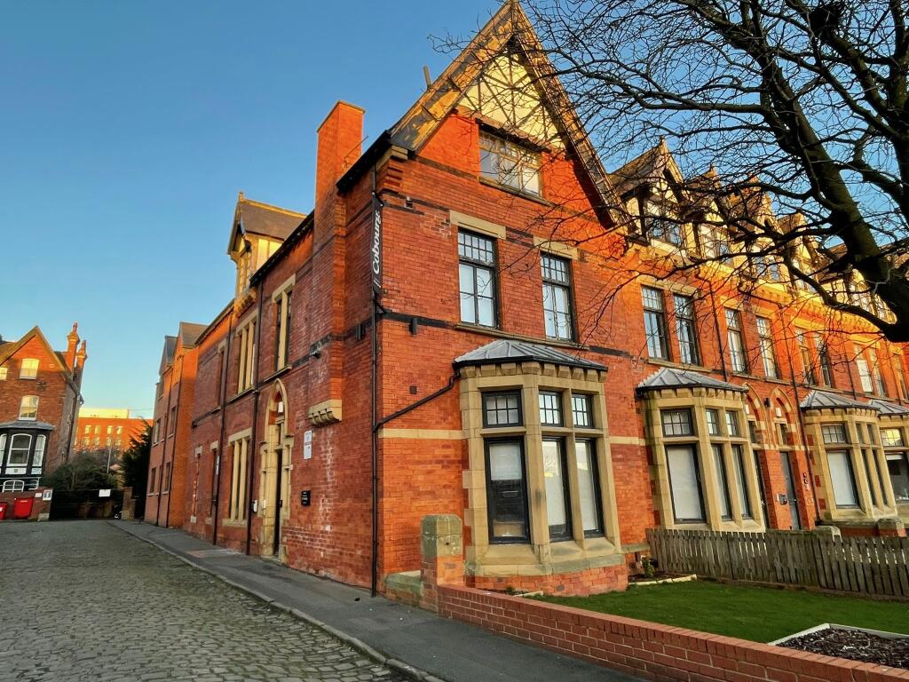 Main image of property: Room 5 Flat 4, 28 Hyde Terrace, Woodhouse, Leeds LS2 9LN