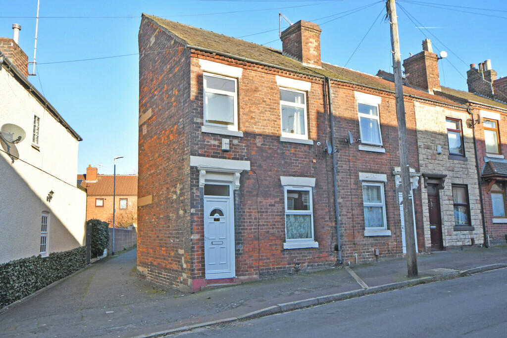 2 bedroom end of terrace house for sale in Ainsworth Street, Mount