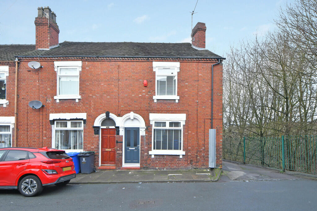 3 bedroom end of terrace house for rent in Wain Street, Burslem, Stoke-on-Trent, ST6