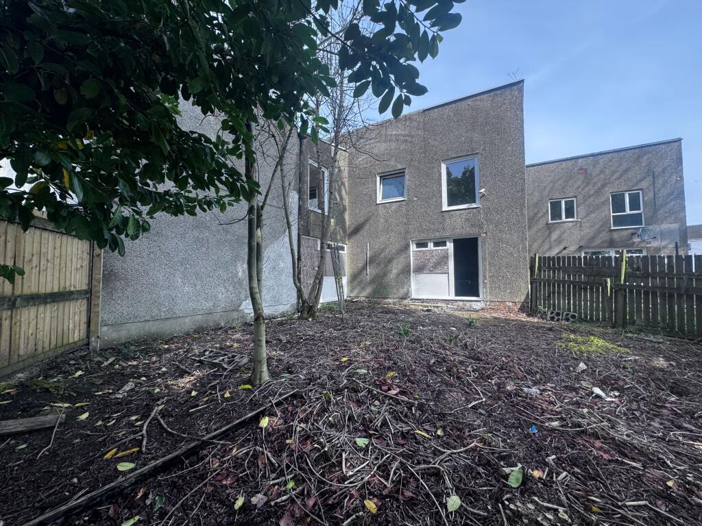 Main image of property: 1b Mossgiel Road, Cumbernauld, Glasgow
