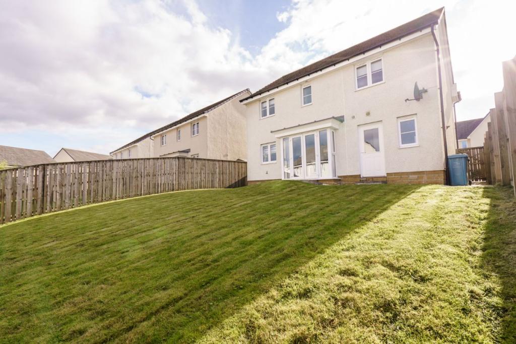 4 bedroom detached house for sale in Balgownie Drive, Cumbernauld