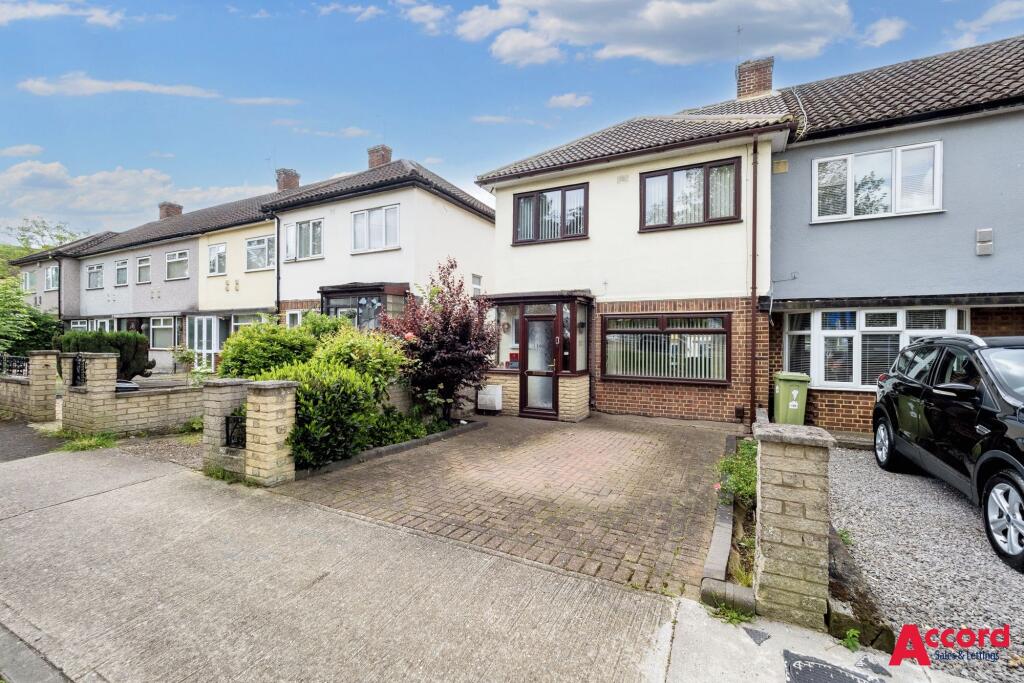 Main image of property: Southend Arterial Road, Gidea Park, RM2