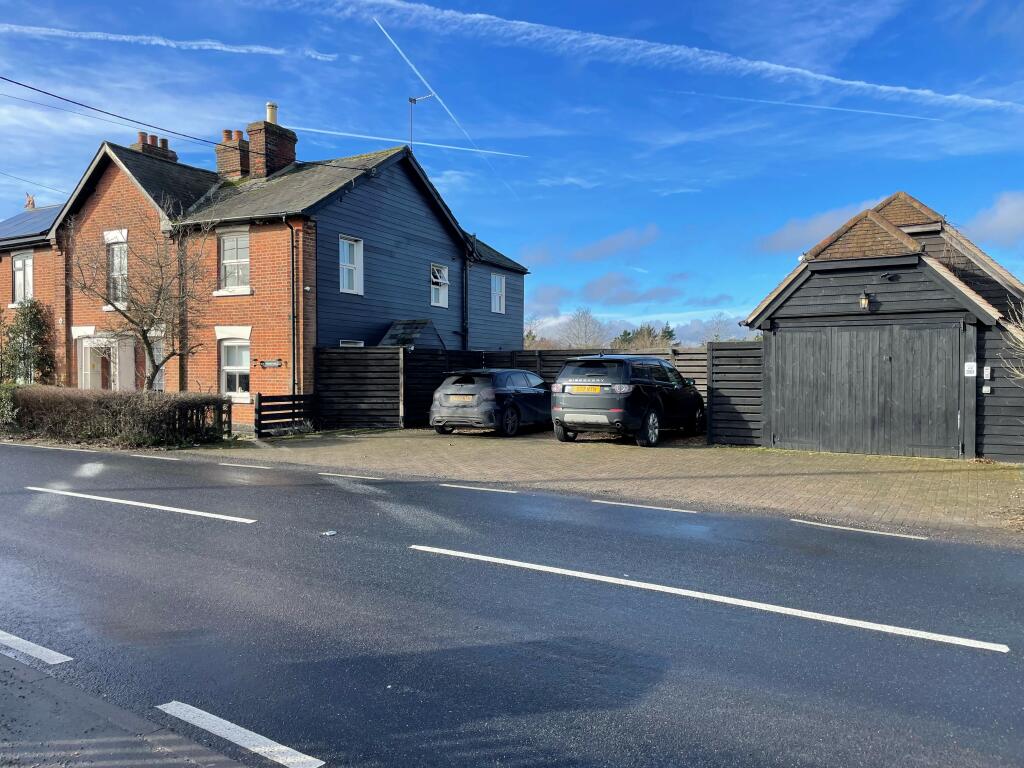 4 bedroom semidetached house for sale in Coggeshall Road, Earls Colne