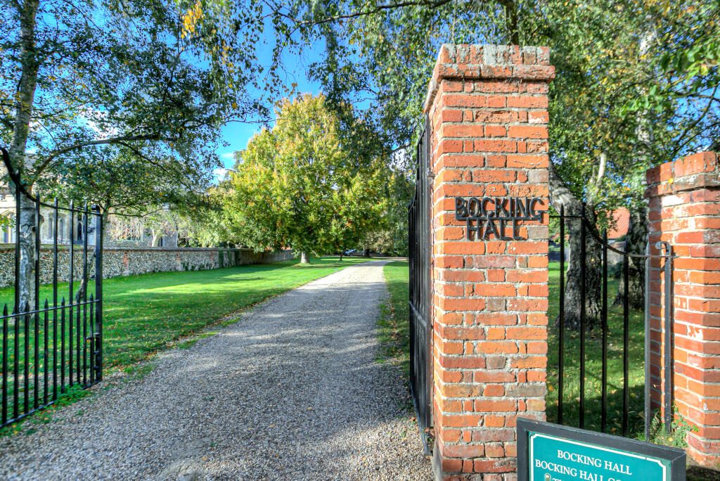 5 bedroom detached house for sale in Church Street, Bocking, Essex, CM7