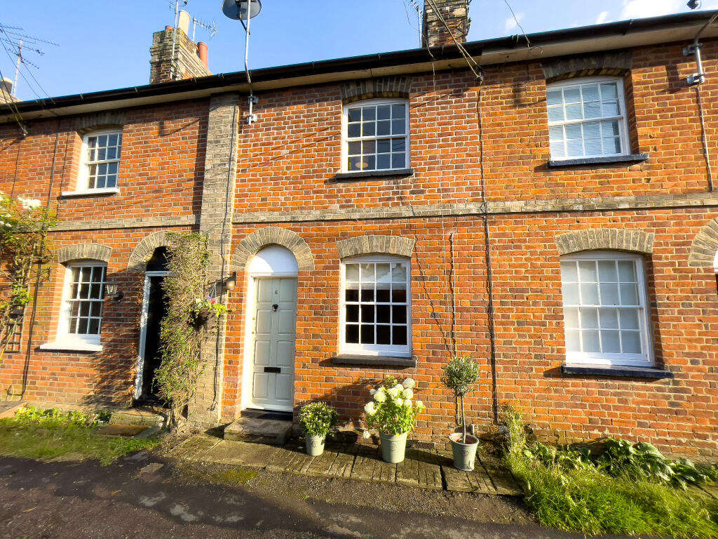 2 bedroom house for sale in Albert Place, Coggeshall, CO6