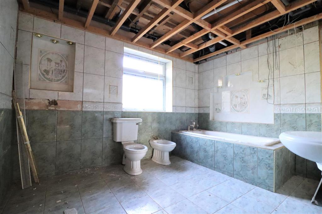 5 bedroom detached bungalow for sale in Temple Close, Welton, HU15