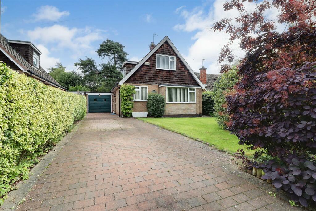 3 bedroom detached house for sale in Castle Drive, South Cave, HU15