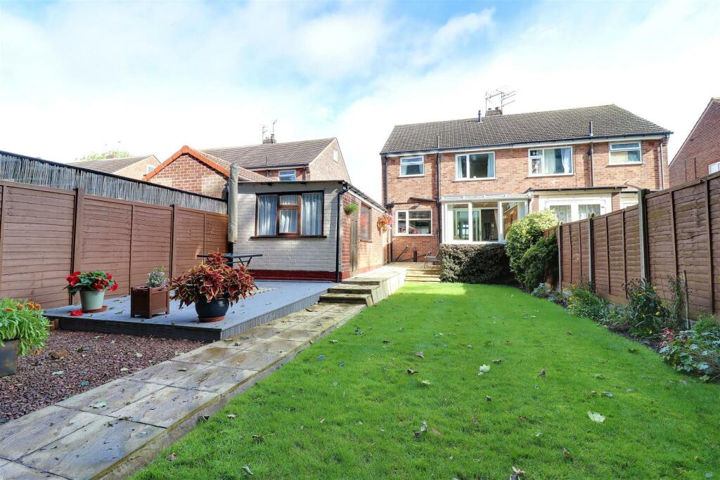 3 bedroom semidetached house for sale in East Dale Road, Melton, HU14