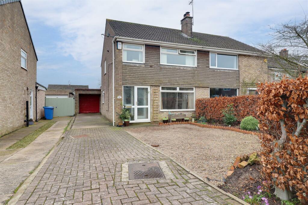 3 bedroom semidetached house for sale in West Hall Garth, South Cave, HU15