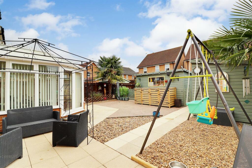 4 bedroom detached house for sale in Sandholme Park, Gilberdyke, HU15