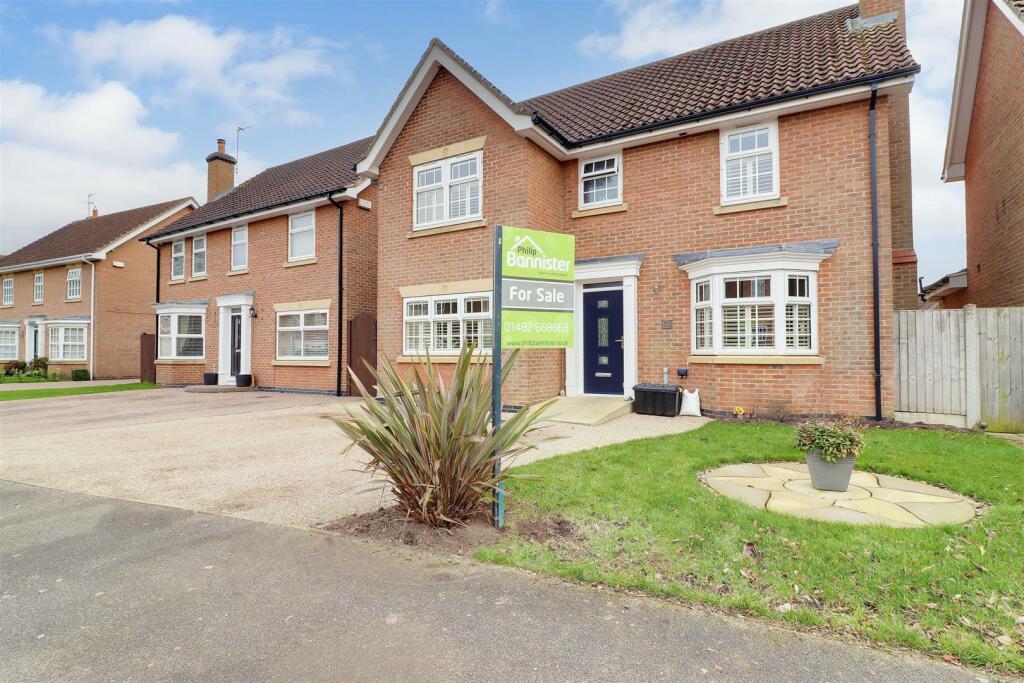 4 bedroom detached house for sale in Sandholme Park, Gilberdyke, HU15