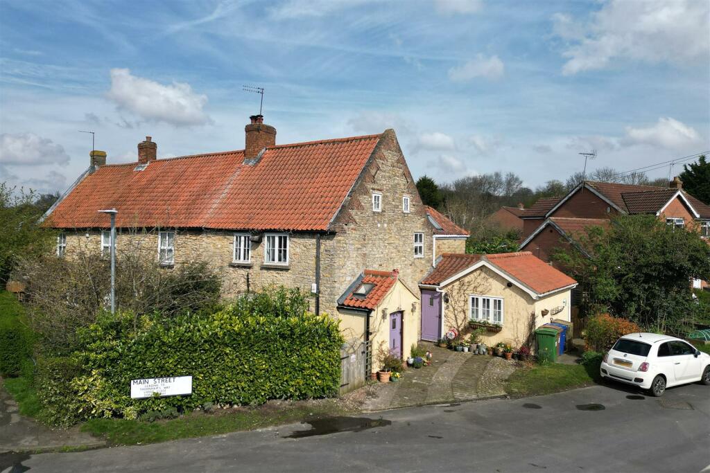 3 bedroom cottage for sale in Main Street, Elloughton, HU15