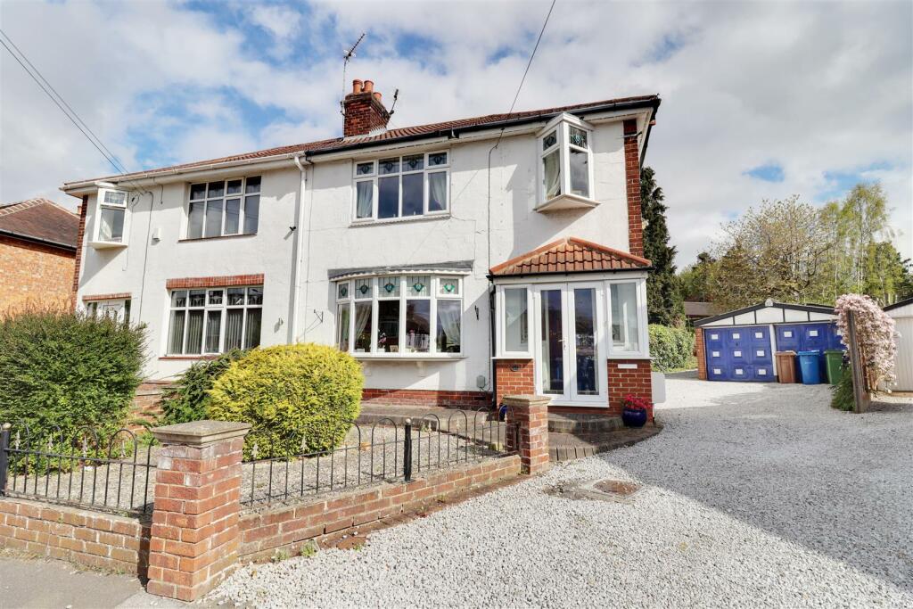 3 bedroom semidetached house for sale in Corby Park, North Ferriby, HU14