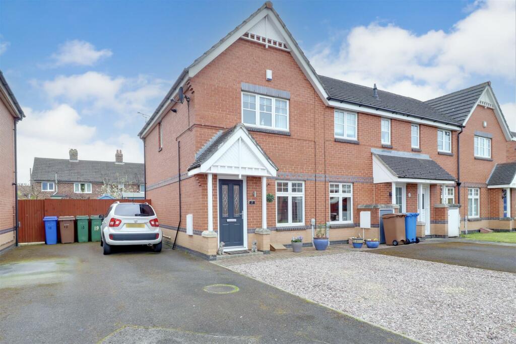 2 bedroom end of terrace house for sale in Littondale, Elloughton, HU15