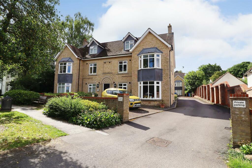 2 bedroom apartment for sale in Stockbridge Road, Elloughton, HU15