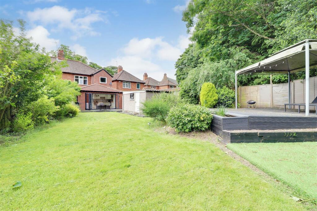 3 bedroom semidetached house for sale in Welton Low Road, Elloughton, HU15