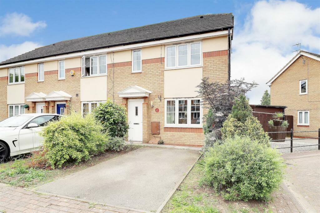 3 bedroom end of terrace house for sale in Liberty Park, Brough, HU15