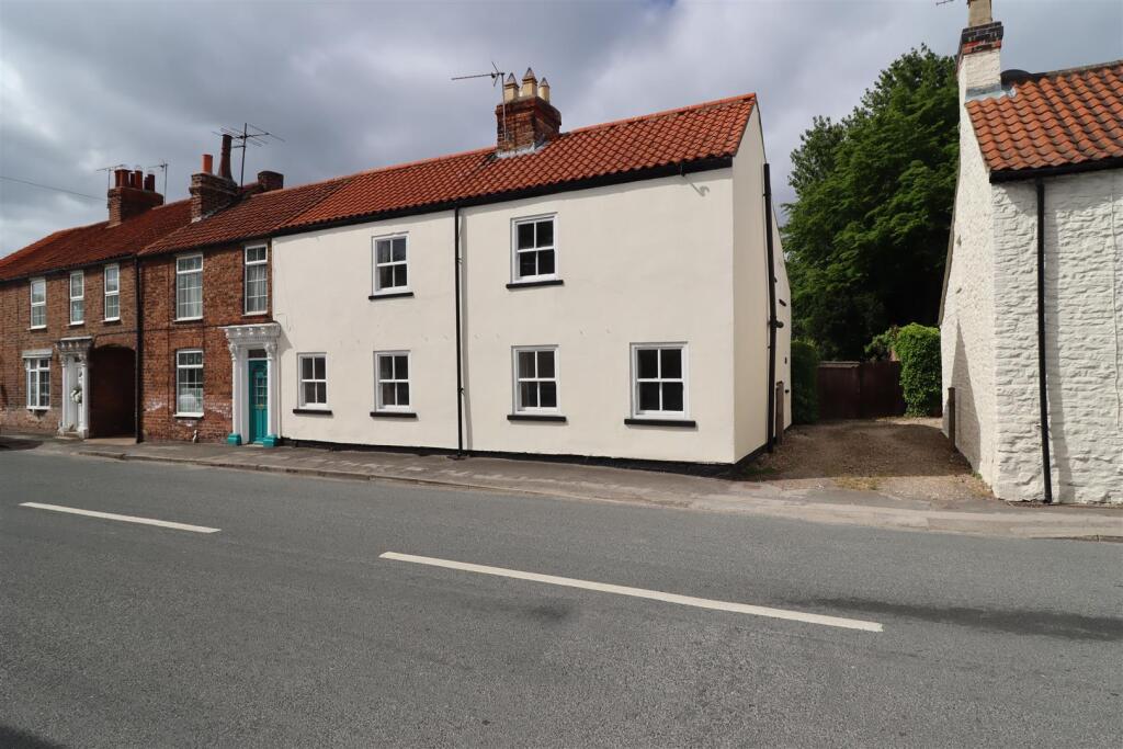 4 bedroom semi-detached house