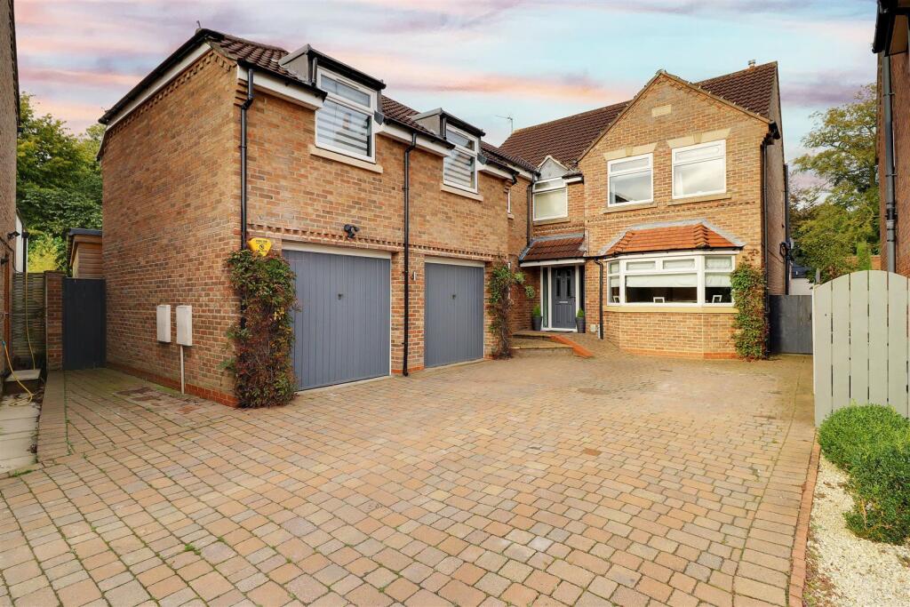 Main image of property: Bartrams, Welton