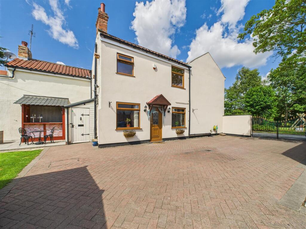Main image of property: Canal Side West, Newport