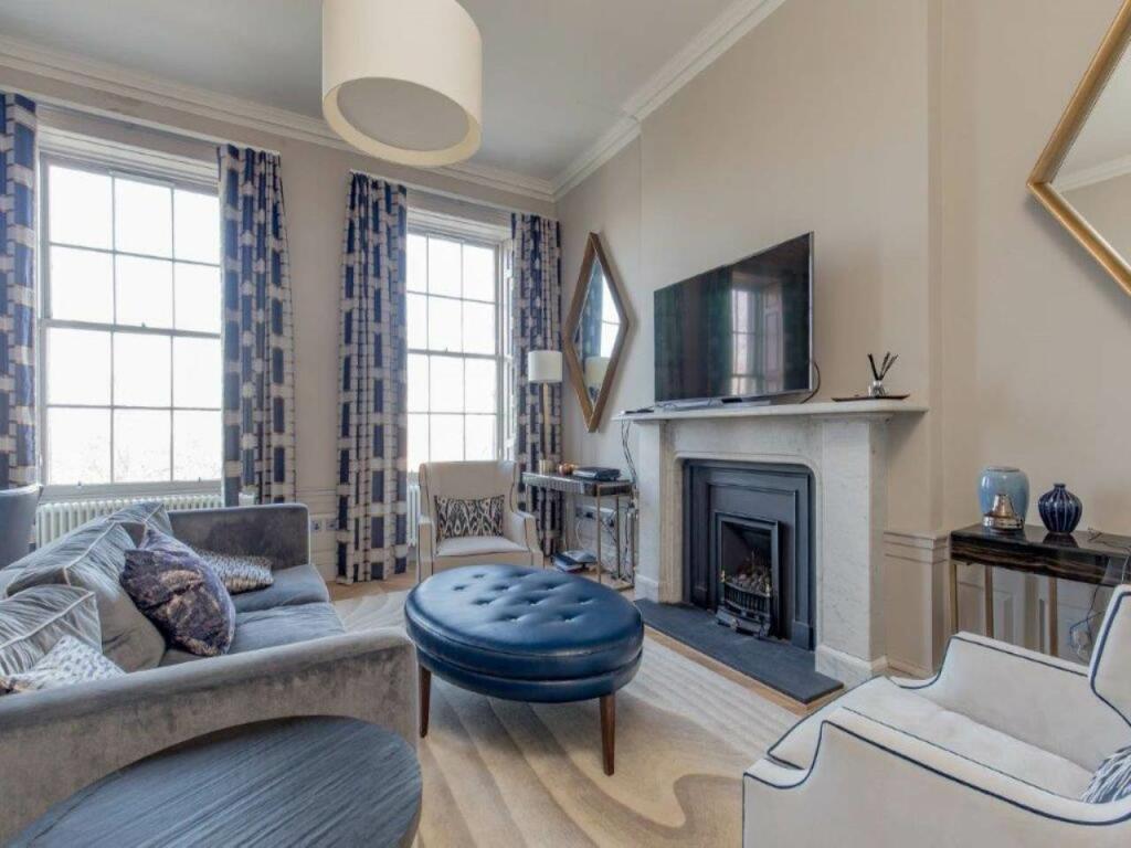2 bedroom flat for rent in Queen Street, City Centre, Edinburgh, EH2