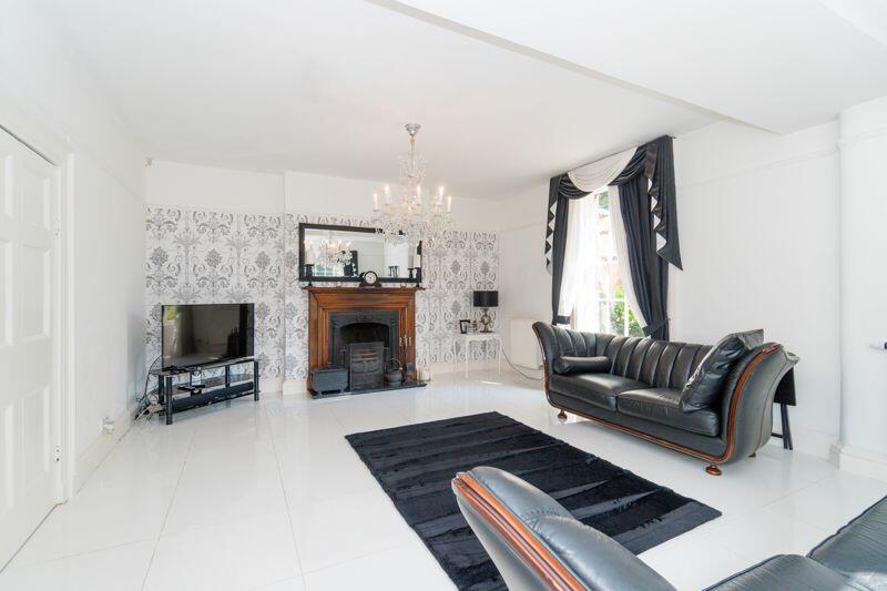 4 bedroom detached house for sale in Damfield Lane, Maghull, L31