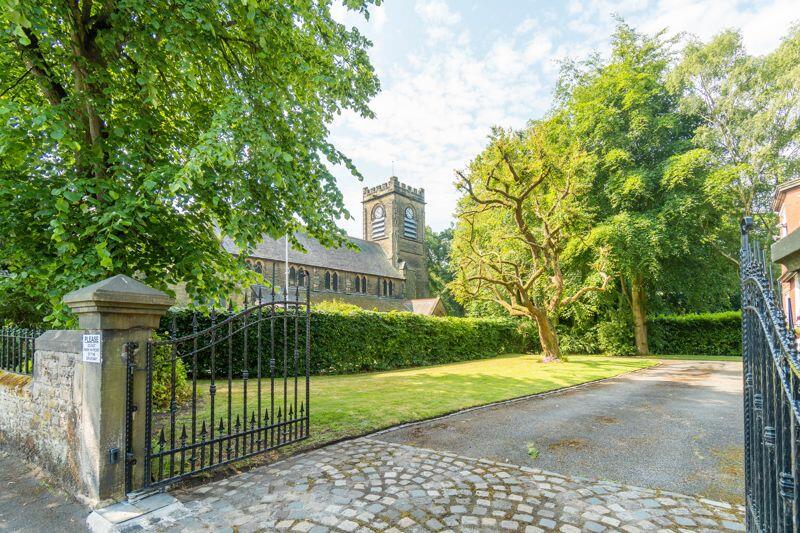 4 bedroom detached house for sale in Damfield Lane, Maghull, L31