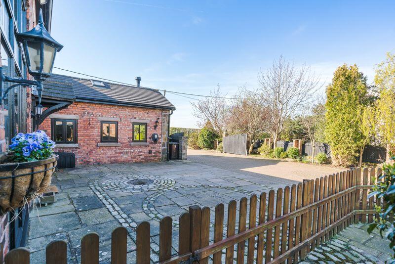 6 bedroom detached house for sale in Shepherds Lane, Clieves Hills
