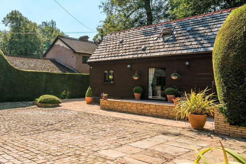 6 bedroom detached house for sale in Springfield Road, Aughton, L39