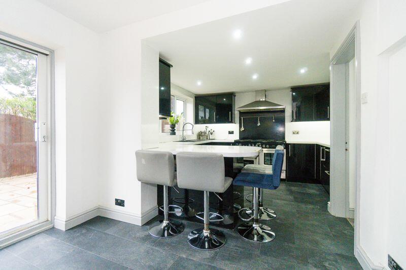 5 bedroom detached house for sale in Pine Crest, Aughton, L39