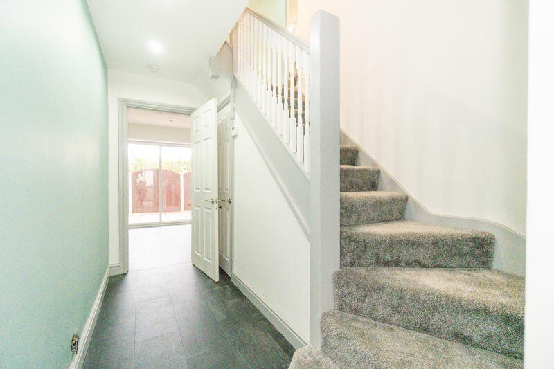 5 bedroom detached house for sale in Pine Crest, Aughton, L39